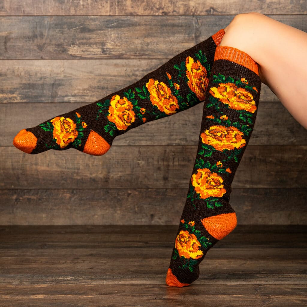 Warm wool knee socks, in dark brown, orange and dark green!