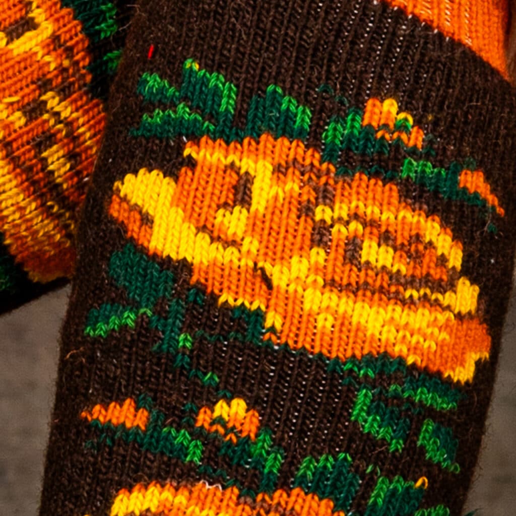 Warm wool knee socks, in dark brown, orange and dark green!