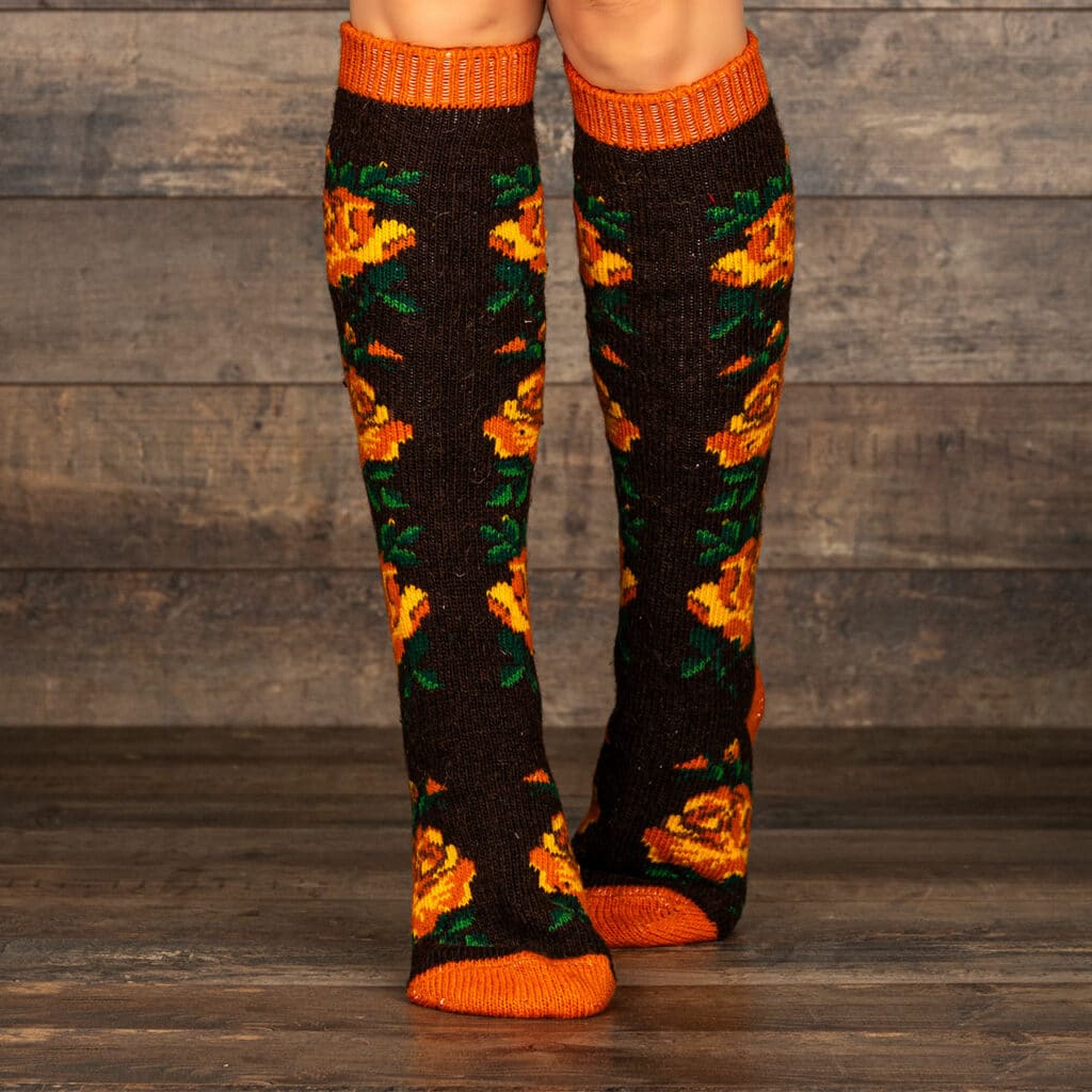 Warm wool knee socks, in dark brown, orange and dark green!