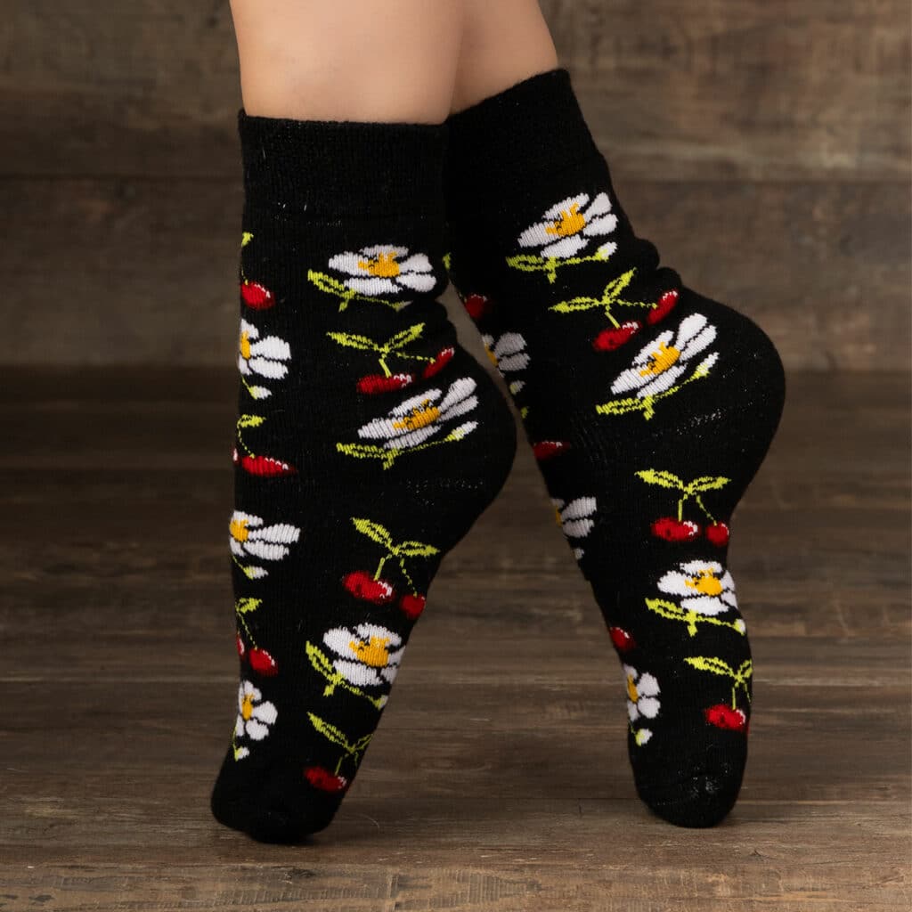 Wool socks in black with beautiful cherry and floral motif. Made of pure sheep's wool.