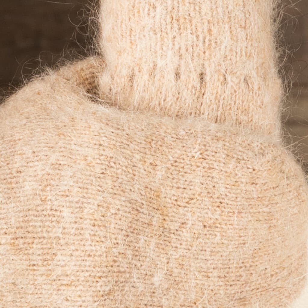 Nice warm goat wool mittens for men in beige. Warm for men mittens in large sizes! Made with care from pure goat wool. Wonderfully warm hands, even in inclement weather. These mittens are pure nature! You can feel the craft and quality when you hold them in your hands! The goat wool provides extra warmth and a breathable effect thereby keeping your hands at the desired temperature. Great gift for birthday or holidays!
