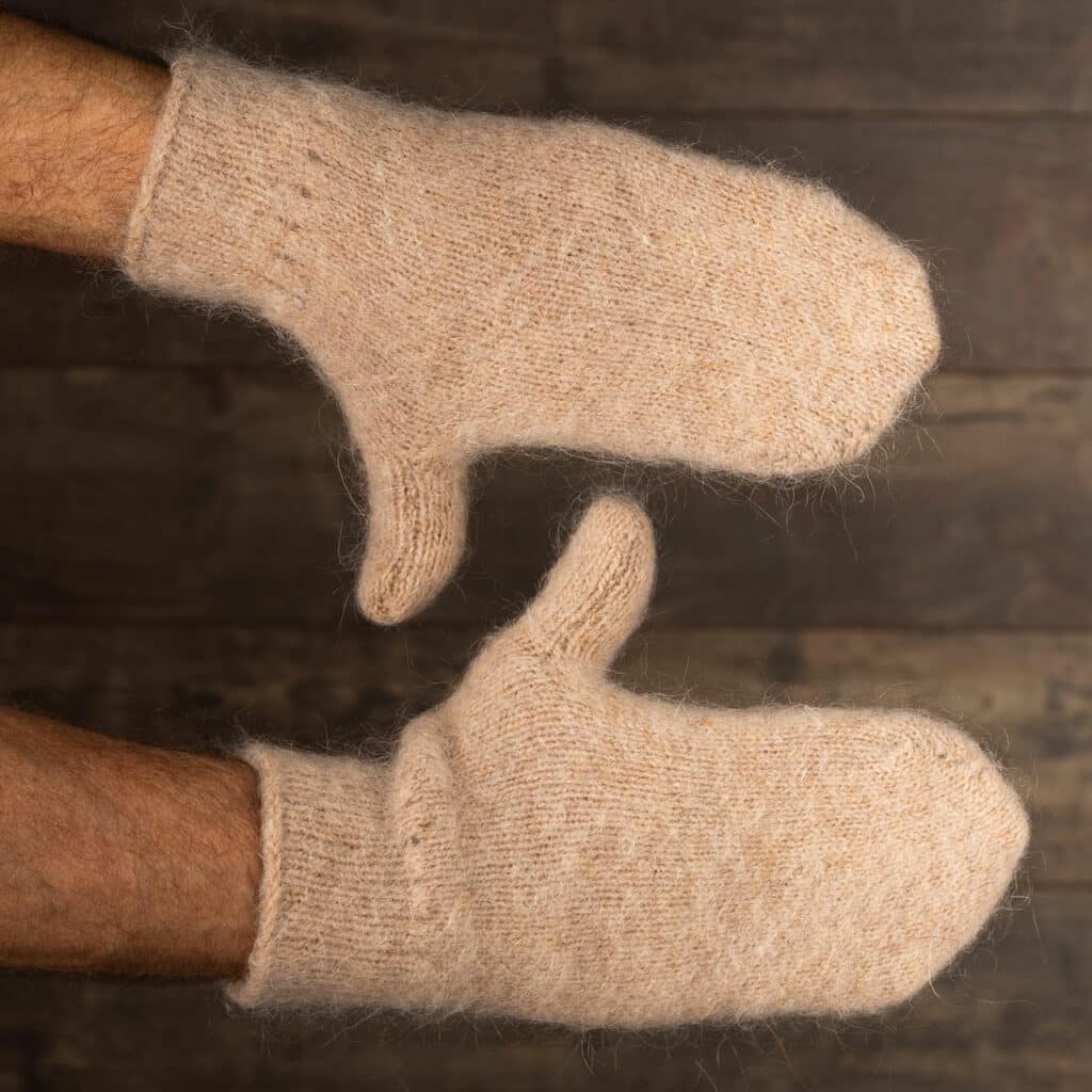 Nice warm goat wool mittens for men in beige. Warm for men mittens in large sizes! Made with care from pure goat wool. Wonderfully warm hands, even in inclement weather. These mittens are pure nature! You can feel the craft and quality when you hold them in your hands! The goat wool provides extra warmth and a breathable effect thereby keeping your hands at the desired temperature. Great gift for birthday or holidays!