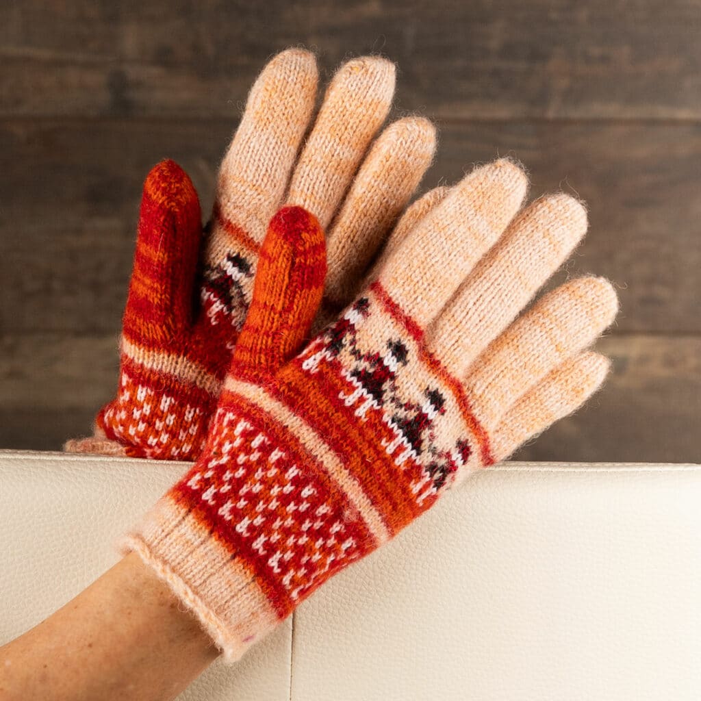 Beautiful warm wool gloves in salmon pink and orange, with pretty doll pattern. Warm gloves for lovers of color. These gloves are knitted from pure sheep's wool. If you really want to pamper your hands, then you can do so should these warm gloves. You can feel the craft and quality when you hold them in your hands! These gloves are pure nature. Sheep's wool is breathable and naturally insulating. Great gift for birthday or holidays!